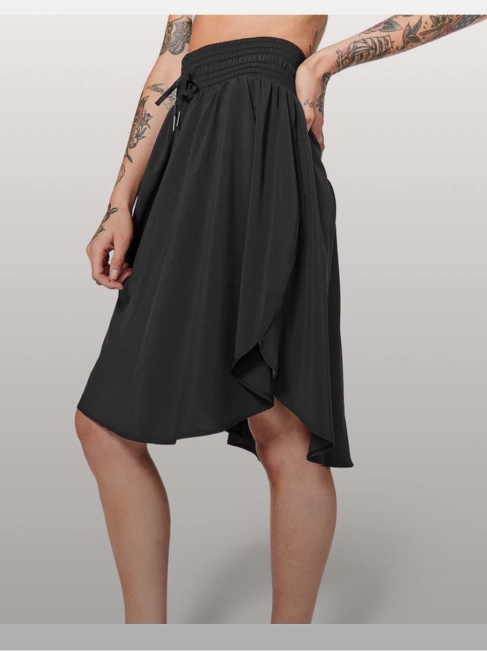 LULULEMON NEW MIDI Flowy The Everyday Skirt” in Black Sz 4